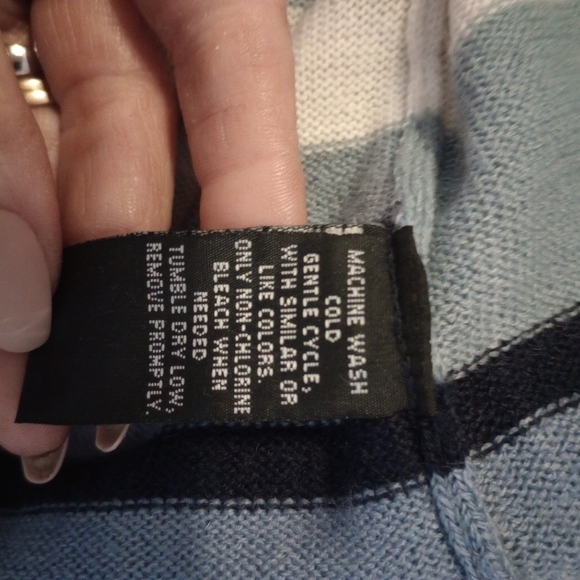 Evelyn Taylor blue & white colorblock v-neckline long sweater size medium - Picture 4 of 5